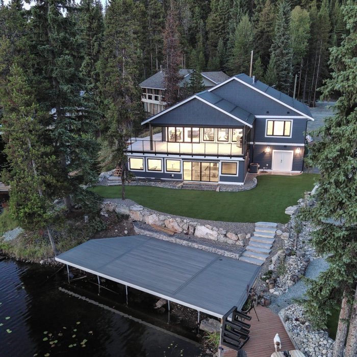 Custom home build on Okanagan lakeside by Venture Pacific